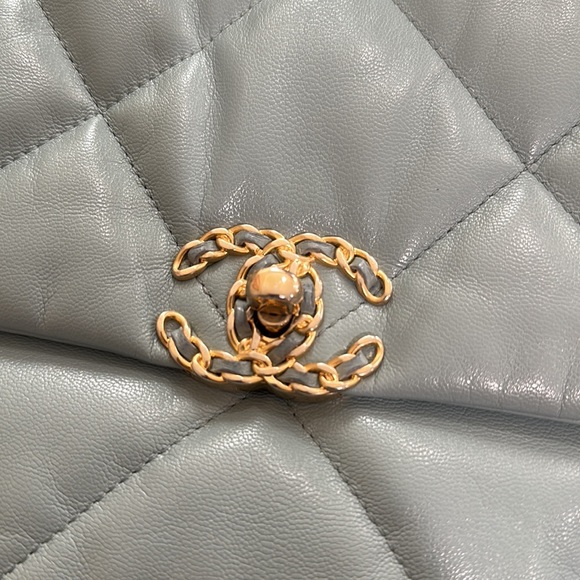 Chanel Lambskin Quilted Large Chanel 19 Flap Light Blue - Picture 2 of 9
